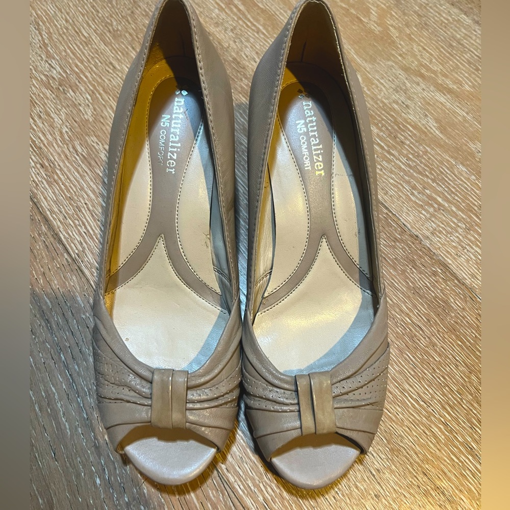 Naturalized Nude color leather heel pumps